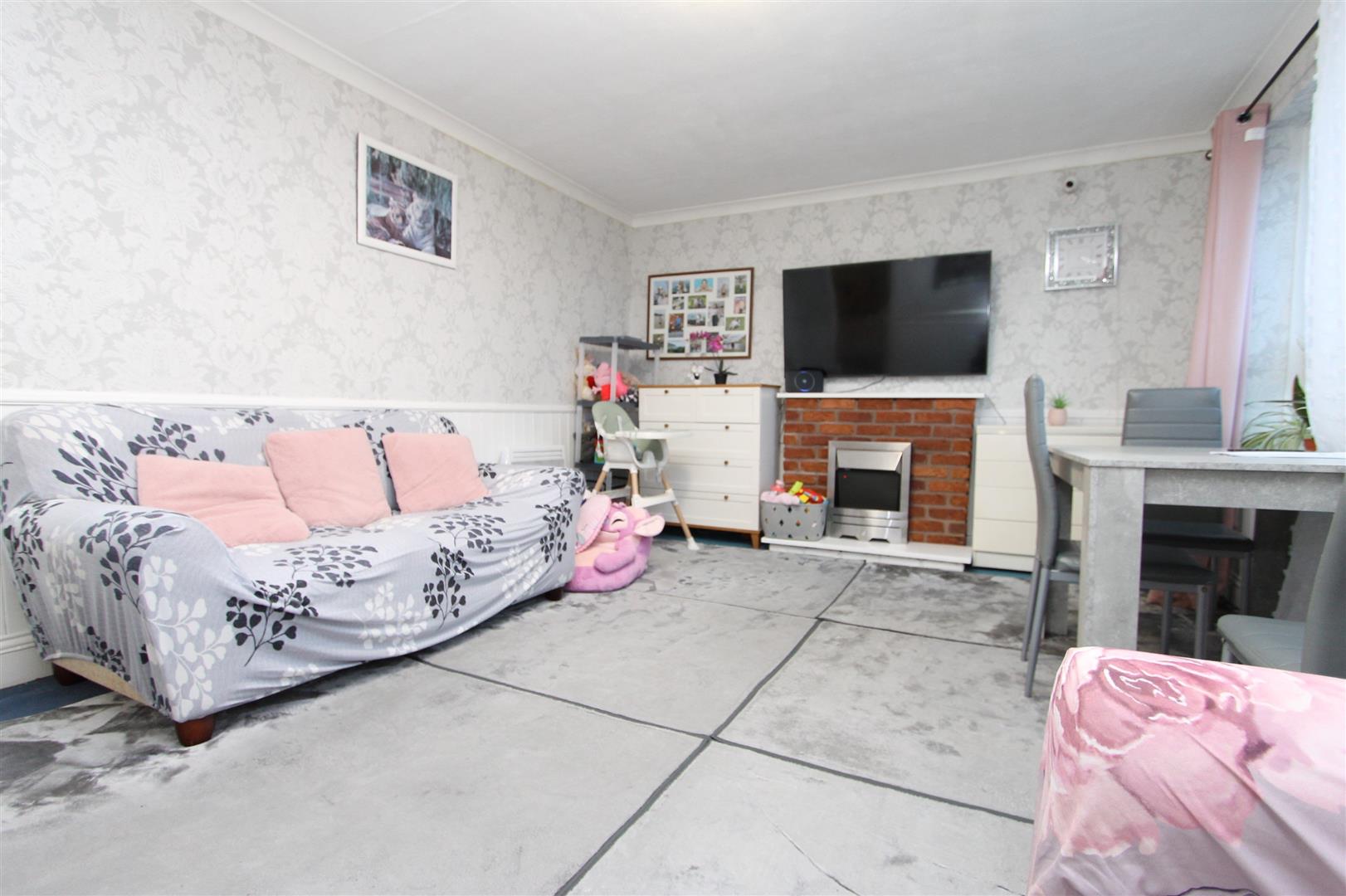 2 bed property in St Cecilia Close, Kidderminster